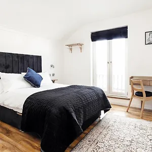 2* Hotel Fenners